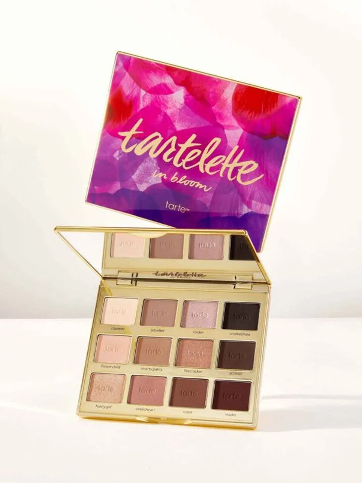 Phấn mắt Tarte Tartelette In Bloom Clay Eyeshadow Palette. Phấn mắt Tarte Tartelette In Bloom Clay Eyeshadow Palette Lee Da Hee dùng