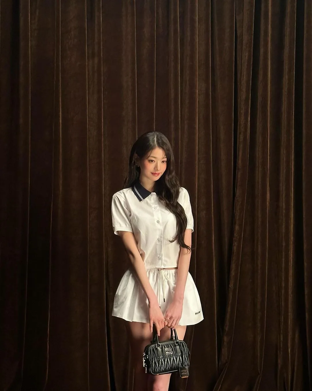 Jang Won Young với outfit đơn giản nhưng vẫn đầy khí chất (Ảnh: @for_everyoung10)