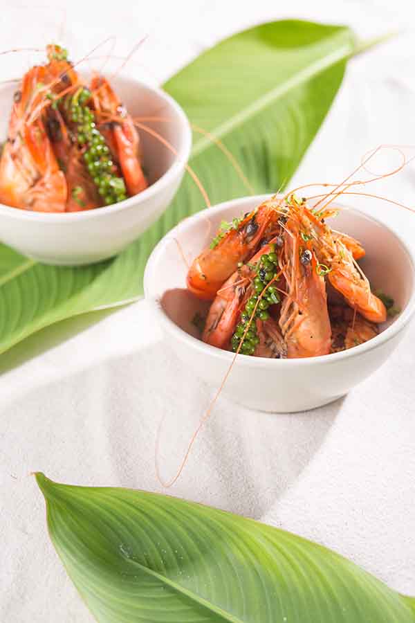 an trua - elle man - Tôm rim nước dừa với xà lách cá chim