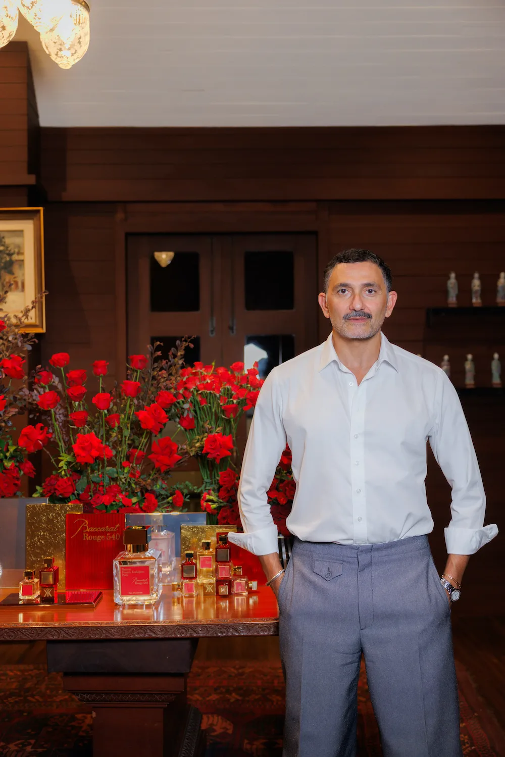 Francis Kurkdjian bên cạnh những tạo tác hương thơm đã làm nên “linh hồn” cho thế giới nước hoa hiện đại.