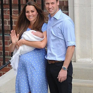 Công nương Kate Middleton hạ sinh hoàng tử