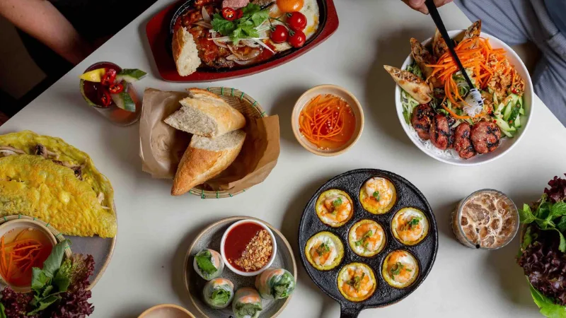 Bữa brunch của người Việt Nam vô cùng phong phú. Bữa brunch của người Việt Nam vô cùng phong phú.