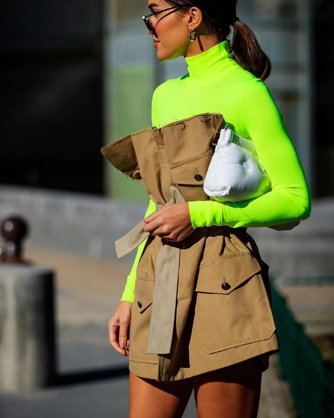 cách phối màu neon và nâu camel