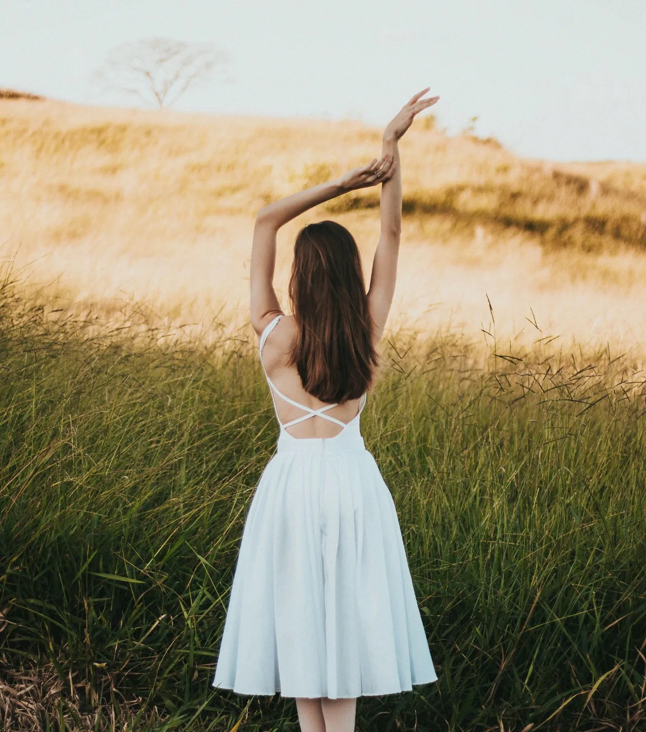 Cô gái tập Yoga đang hạnh phúc