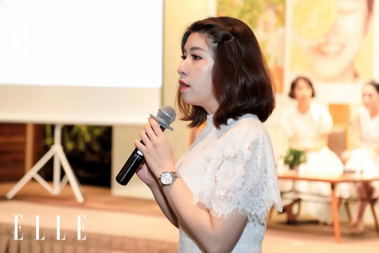 Chuyên gia Ngọc Trúc phát biểu tại workshop của innisfree