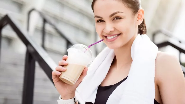 Thưởng thức một ly cafe trước khi luyện tập có thể khiến việc luyện tập của bạn hiệu quả hơn, từ đó khiến bạn luyện tập điều độ hơn