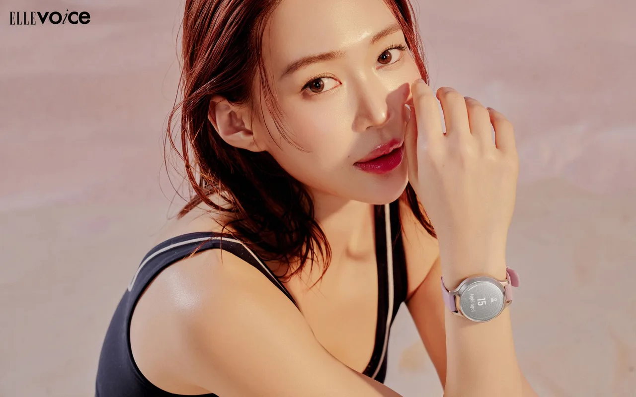 Sun HT đeo trên tay là dòng smartwatch của Garmin như Garmin Lily 2 Active Watch