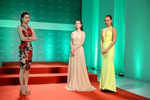 Nữ hoàng giải trí chia sẻ "Hà muốn giữ lại những thí sinh mạnh nhất, và ngang tài ngang sức để đấu với đội mình. Vì nếu chiến thắng, thì mới thật sự vẻ vang".