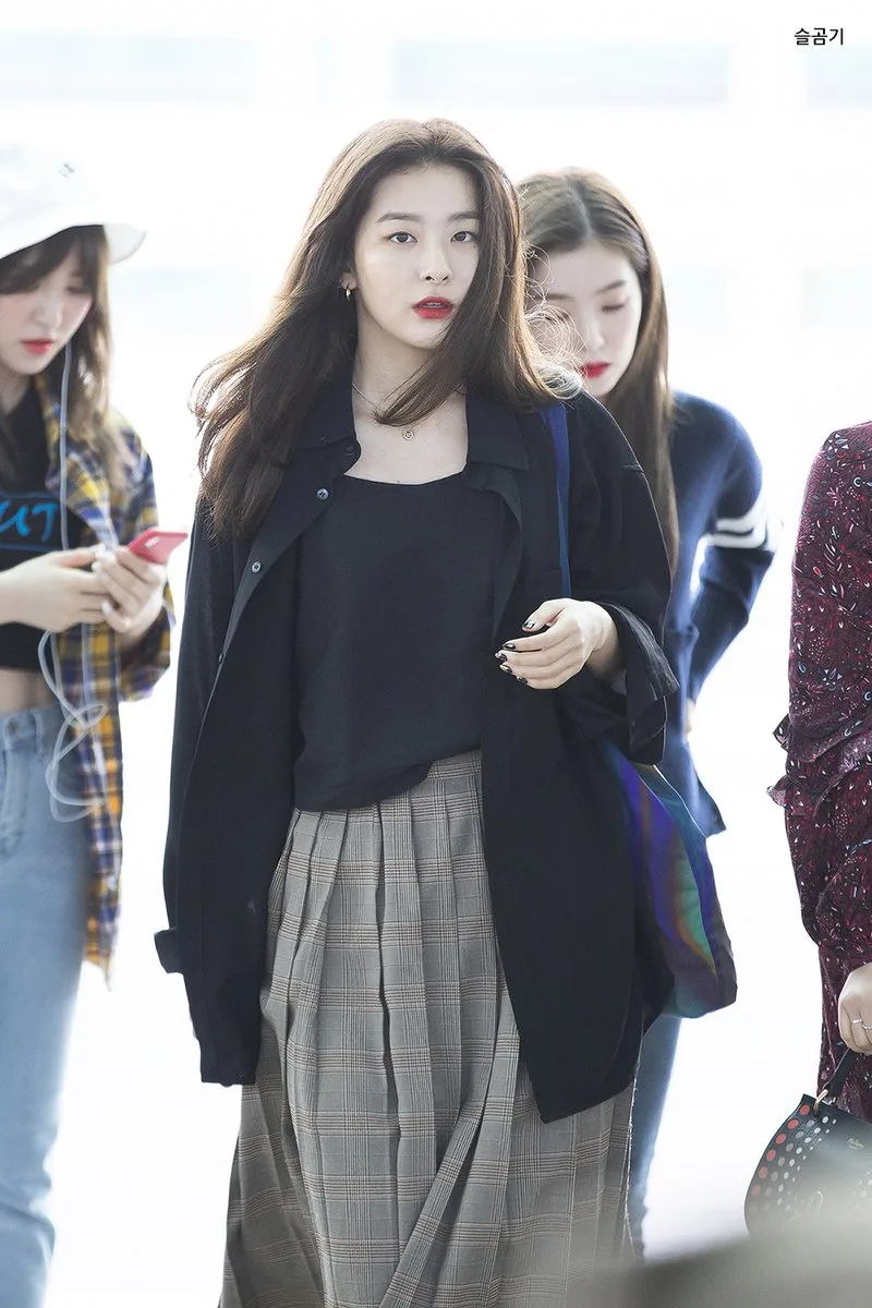 Phong cách thời trang Seulgi (Red Velvet): tắc kè hoa với những món đồ cơ bản