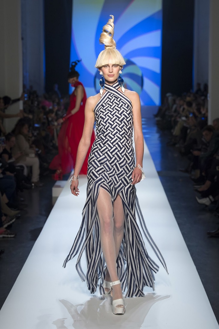 ELLE Việt Nam - Những thiết kế tốn thời gian nhất trong tuần lễ thời trang cao cấp Haute Couture 2018 (2) ELLE Việt Nam - Những thiết kế tốn thời gian nhất trong tuần lễ thời trang cao cấp Haute Couture 2018 (2)