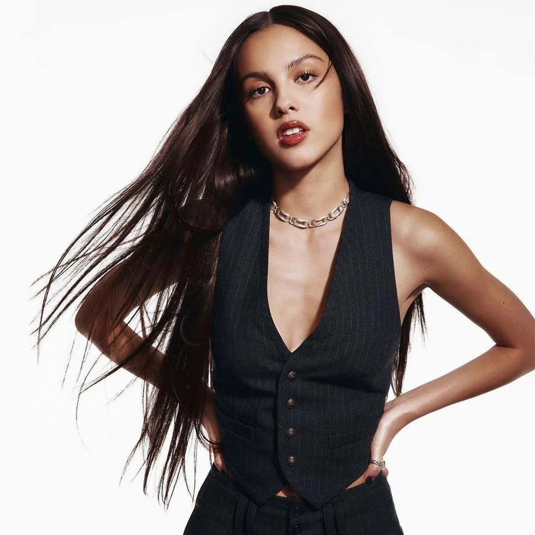 Nàng ca sĩ trẻ tuổi, tài năng và phong cách Olivia Rodrigo Nàng ca sĩ trẻ tuổi, tài năng và phong cách Olivia Rodrigo