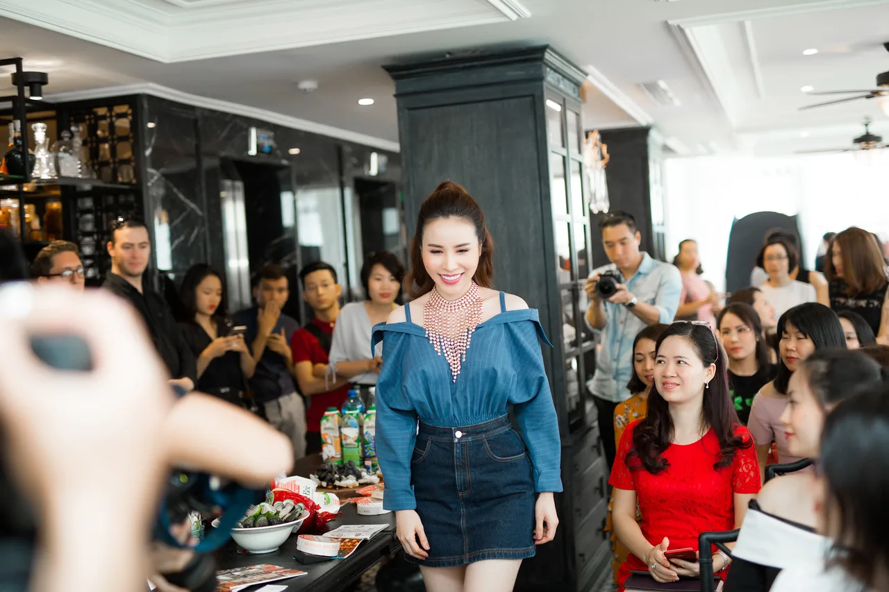 hoa hau ao dai - elle 3