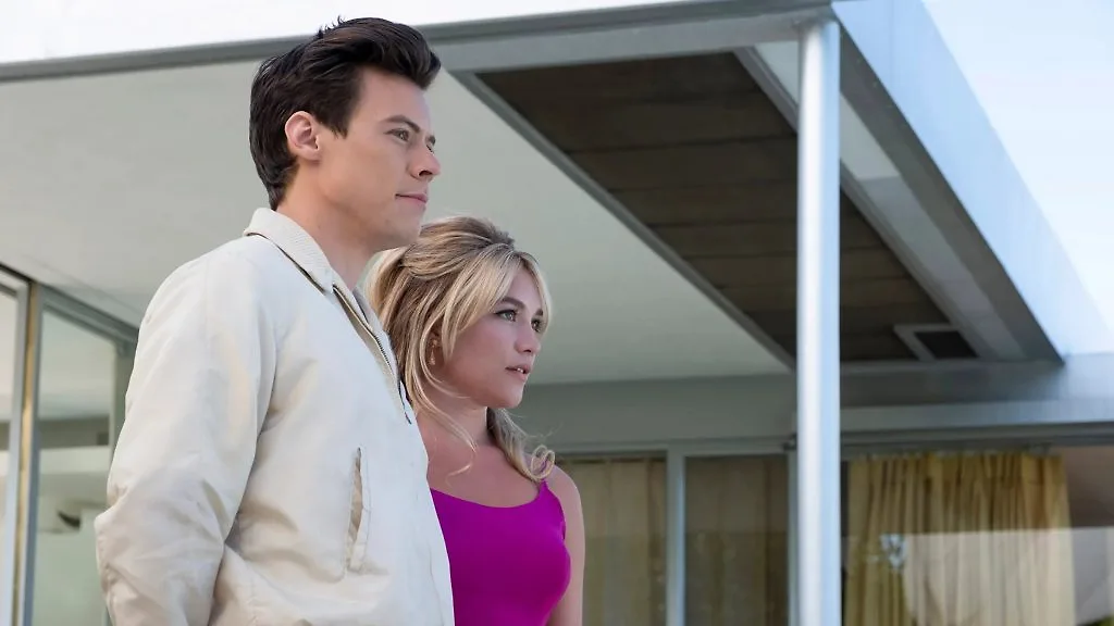 Harry Styles và Florence Pugh trong Don't Worry Darling.