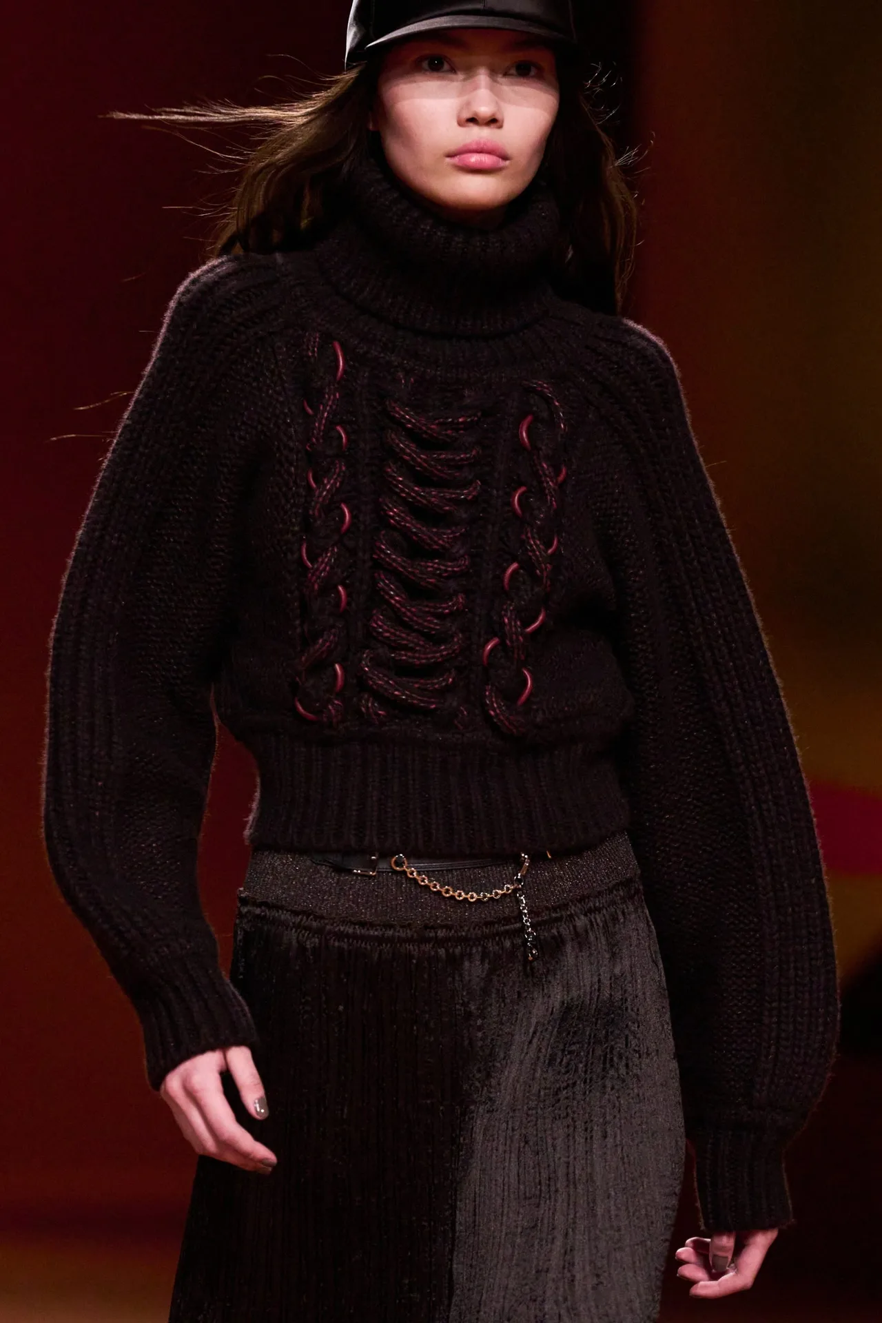 00016-hermes-fall-2023-ready-to-wear-details-credit-gorunway