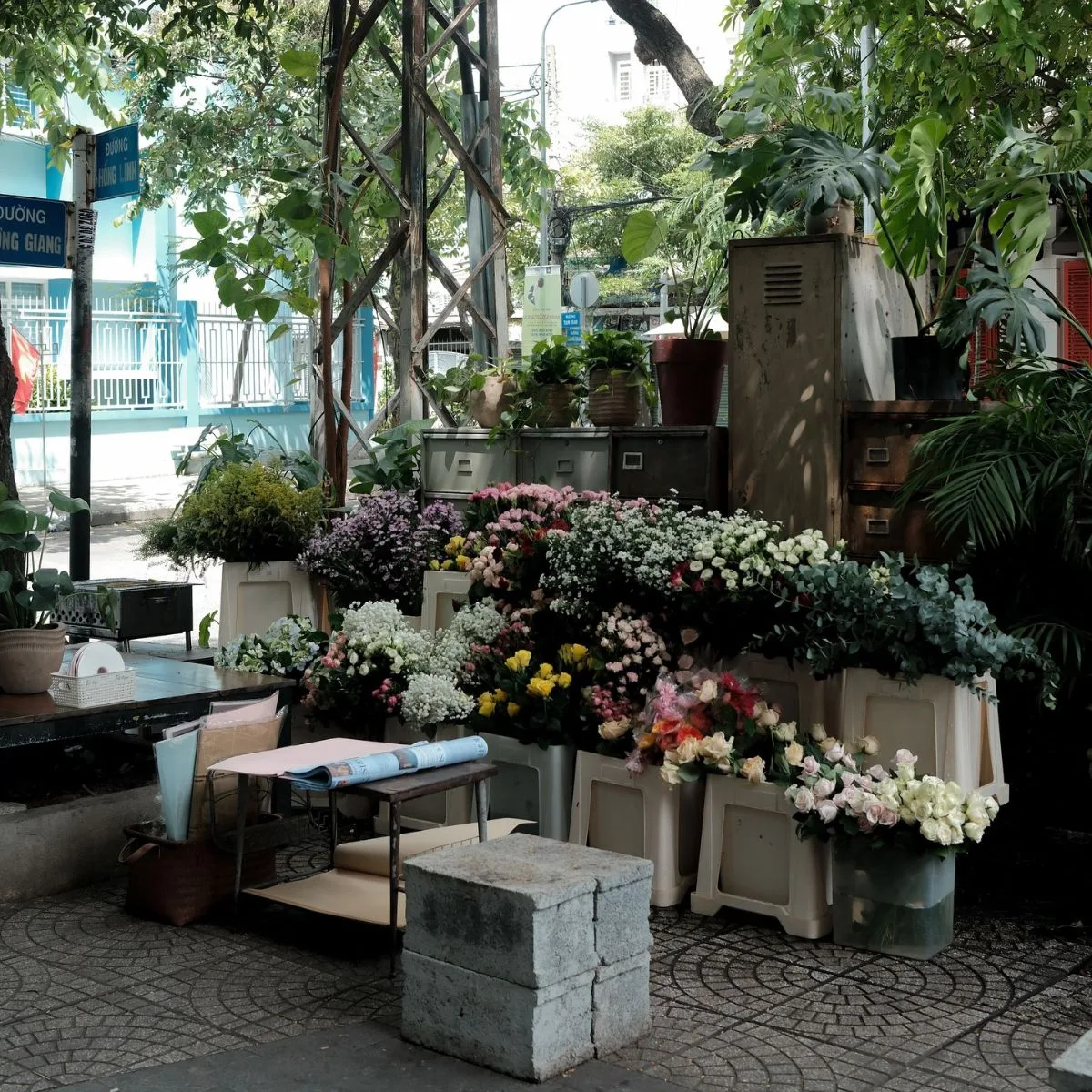 Không gian xinh xắn bên ngoài Giang Coffee địa điểm mùa Thu tháng 9 2025