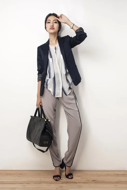 Áo sơmi Mango, Áo vest Mango, Quần vải Karen Millen, Túi xách Charles & Keith, Giày Zara, Đồng hồ Furla