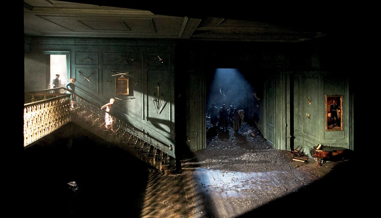 Es Devlin thiết kế sân khấu vở kịch Hamlet Es Devlin thiết kế sân khấu vở kịch Hamlet