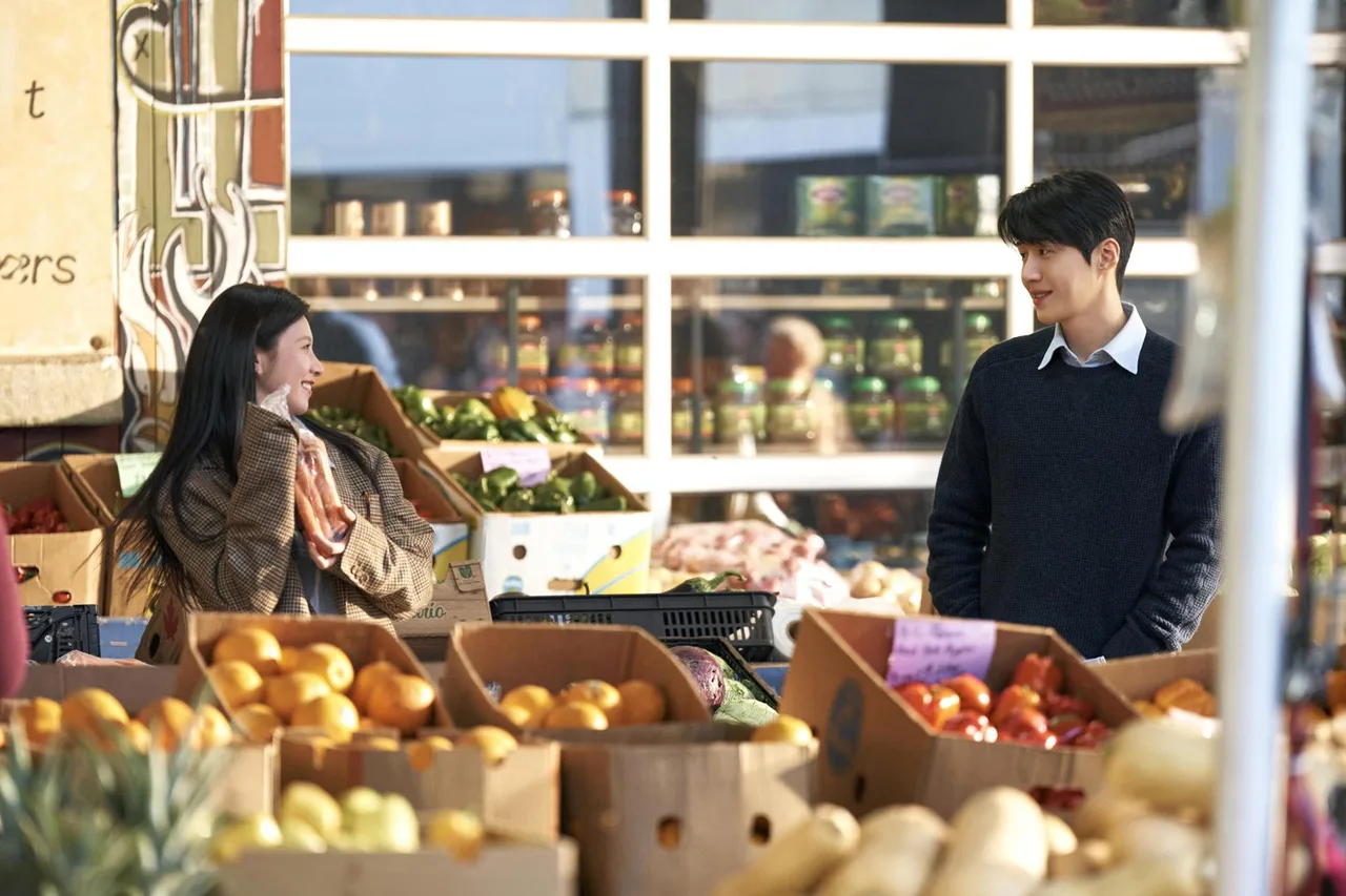 Phim đánh dấu màn tái xuất của “hoàng tử má lúm” Kim Seon Ho với dòng phim sở trường - phim can this love be tranlsated