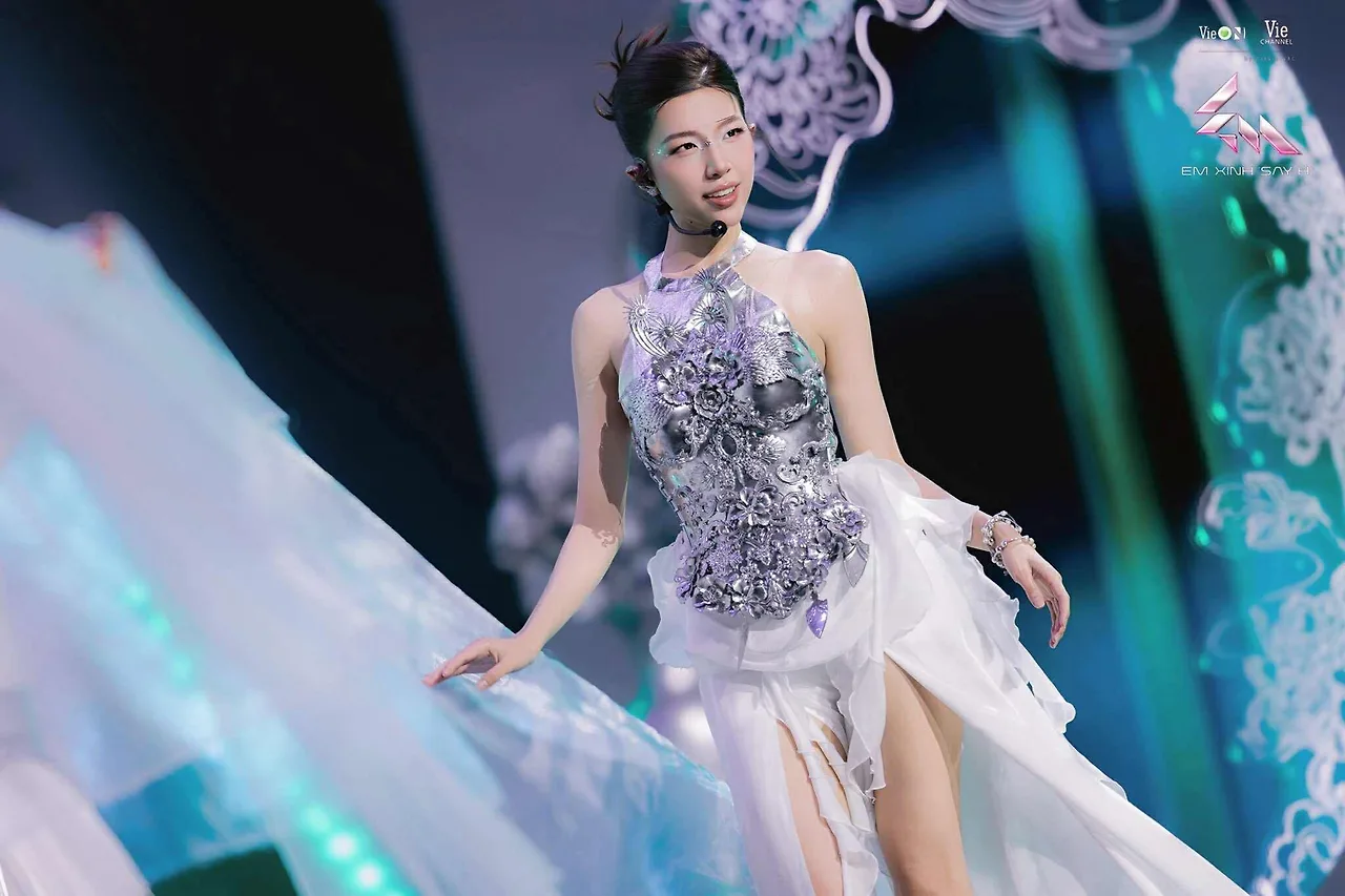 thời trang Lamoon trong cầm kỳ thi hoạ