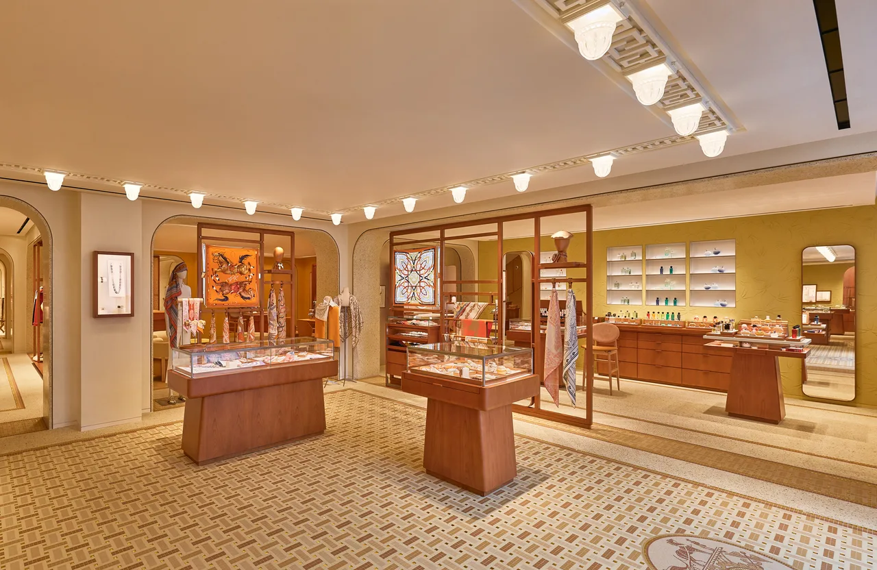 Cửa hàng Hermès Tràng Tiền Hà Nội.