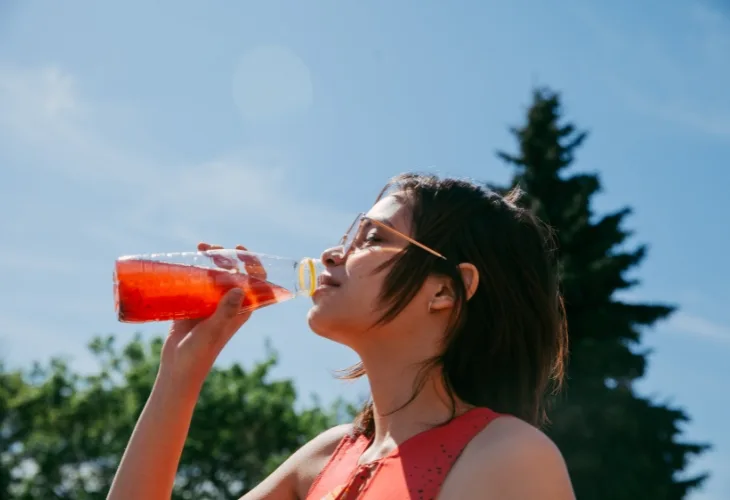 nước ép lựu giúp chống nắng