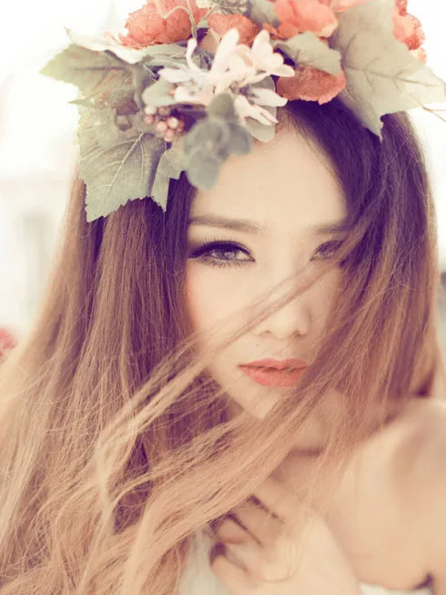 Thoa dầu dừa và đắp mặt nạ. Thoa dầu dừa và đắp mặt nạ.
