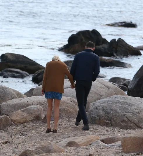 Taylor Swift lộ ảnh hẹn hò ngọt ngào với Tom Hiddleston 10