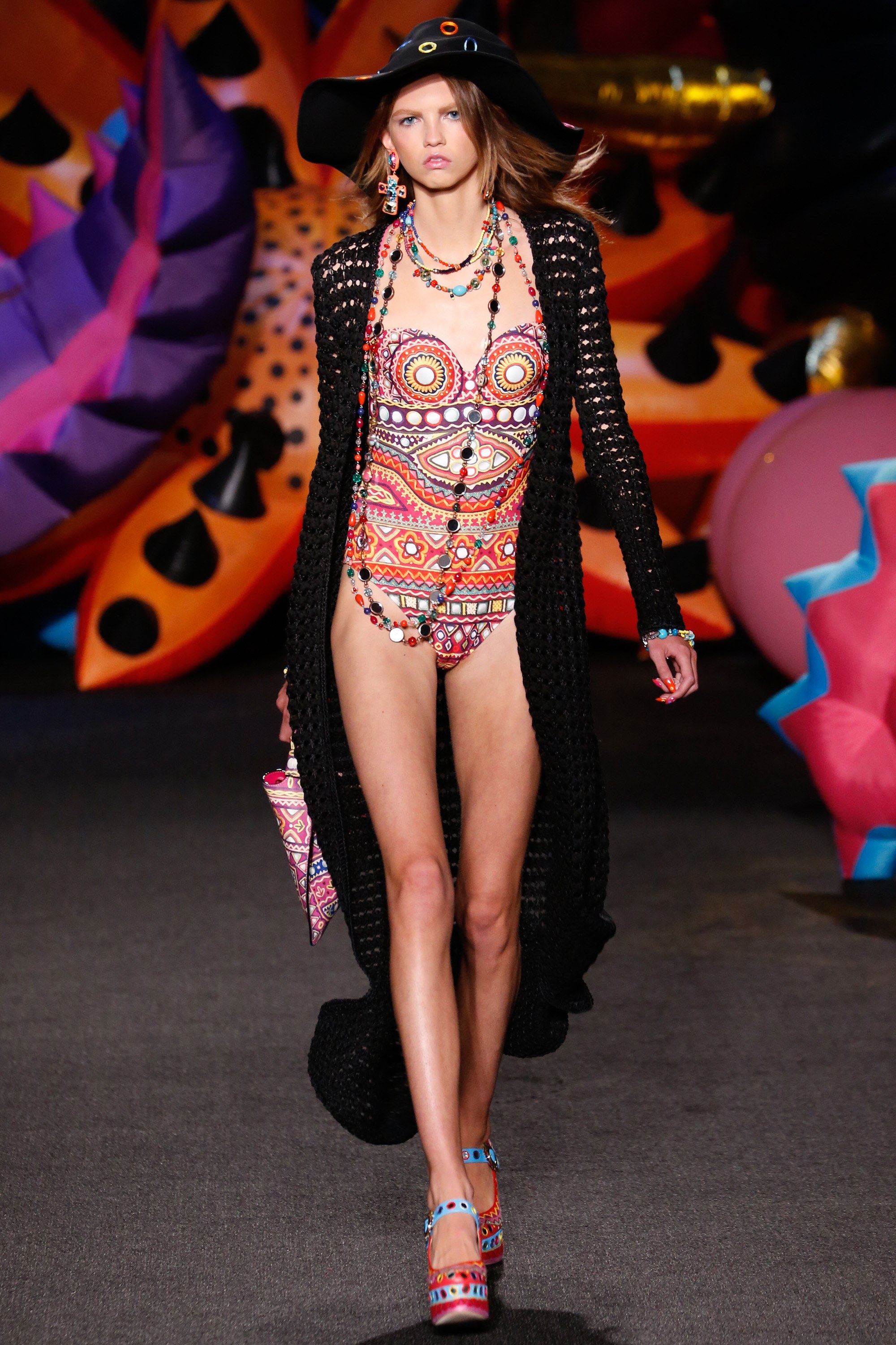 Bộ sưu tập thời trang Moschino Resort 2017 -ellevietnam 26
