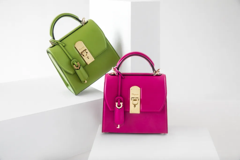túi xách boxyz salvatore ferragamo màu xanh lá cây và màu hồng