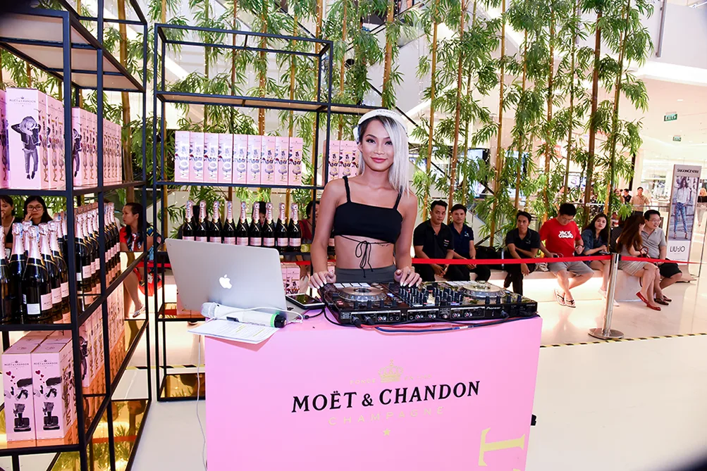 Moët & Chandon 6 Moët & Chandon 6