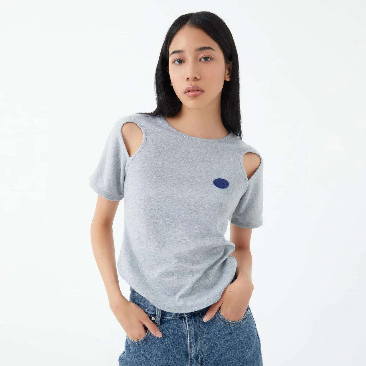 The Blue T-shirt và Recycle Plastic Shoulder Cutout Cotton Top