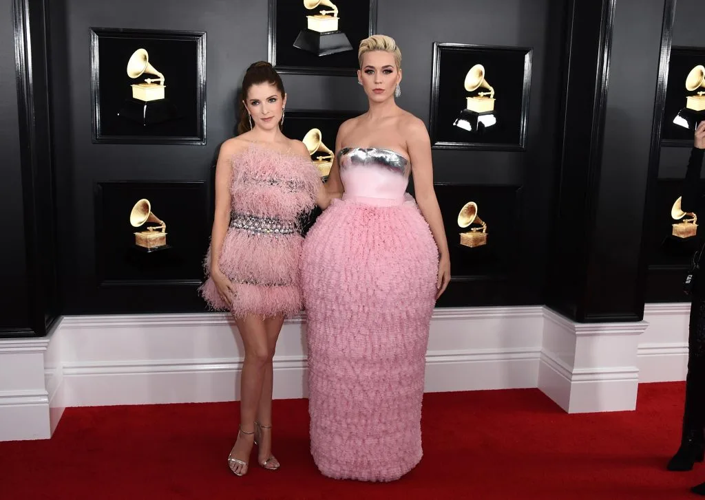 những bộ cánh gây tranh cãi nhất thảm đỏ Grammy 2019 2