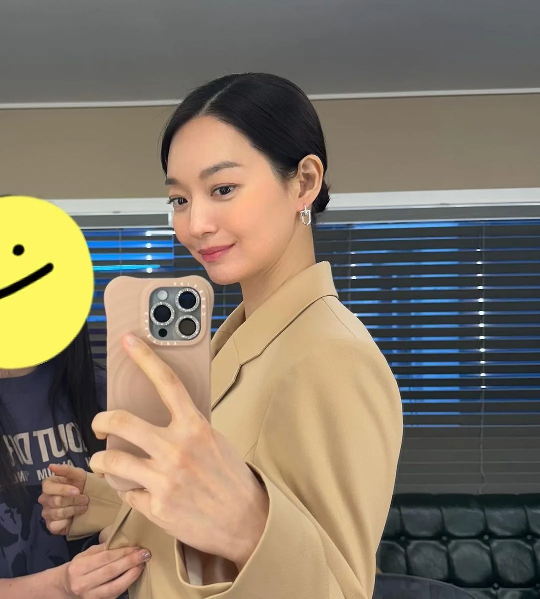 shin min ah với thời trang kết hợp phụ kiện