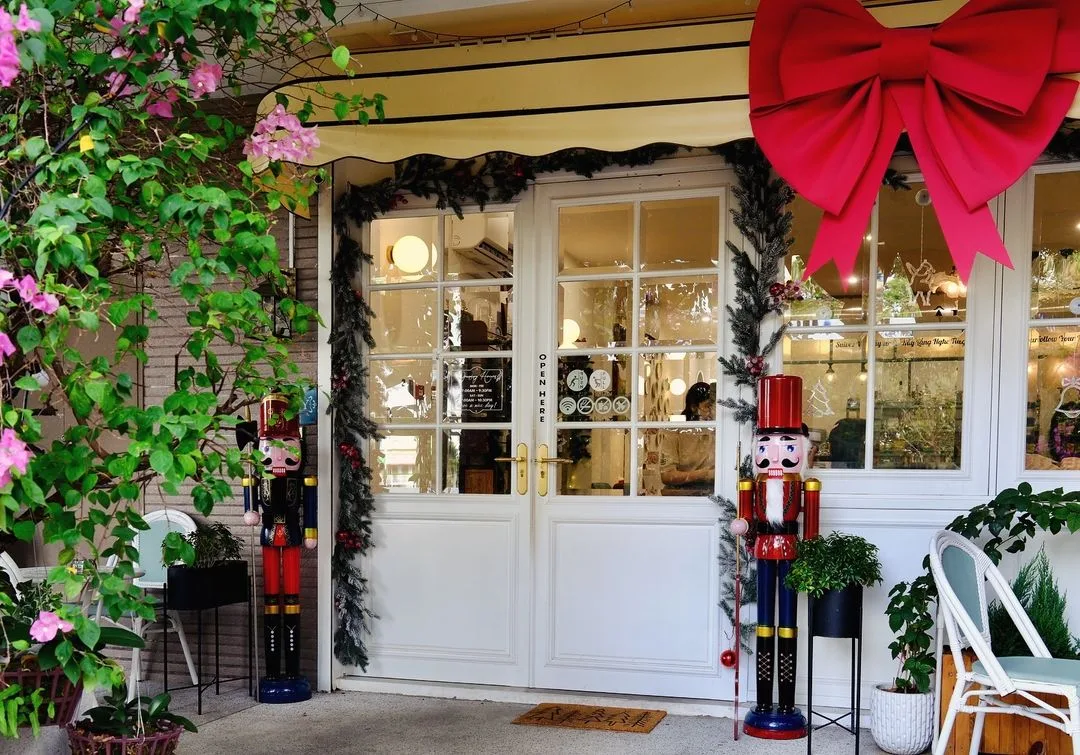 Âme Café & Brunch quán cà phê trang trí giáng sinh đẹp tại Sài Gòn