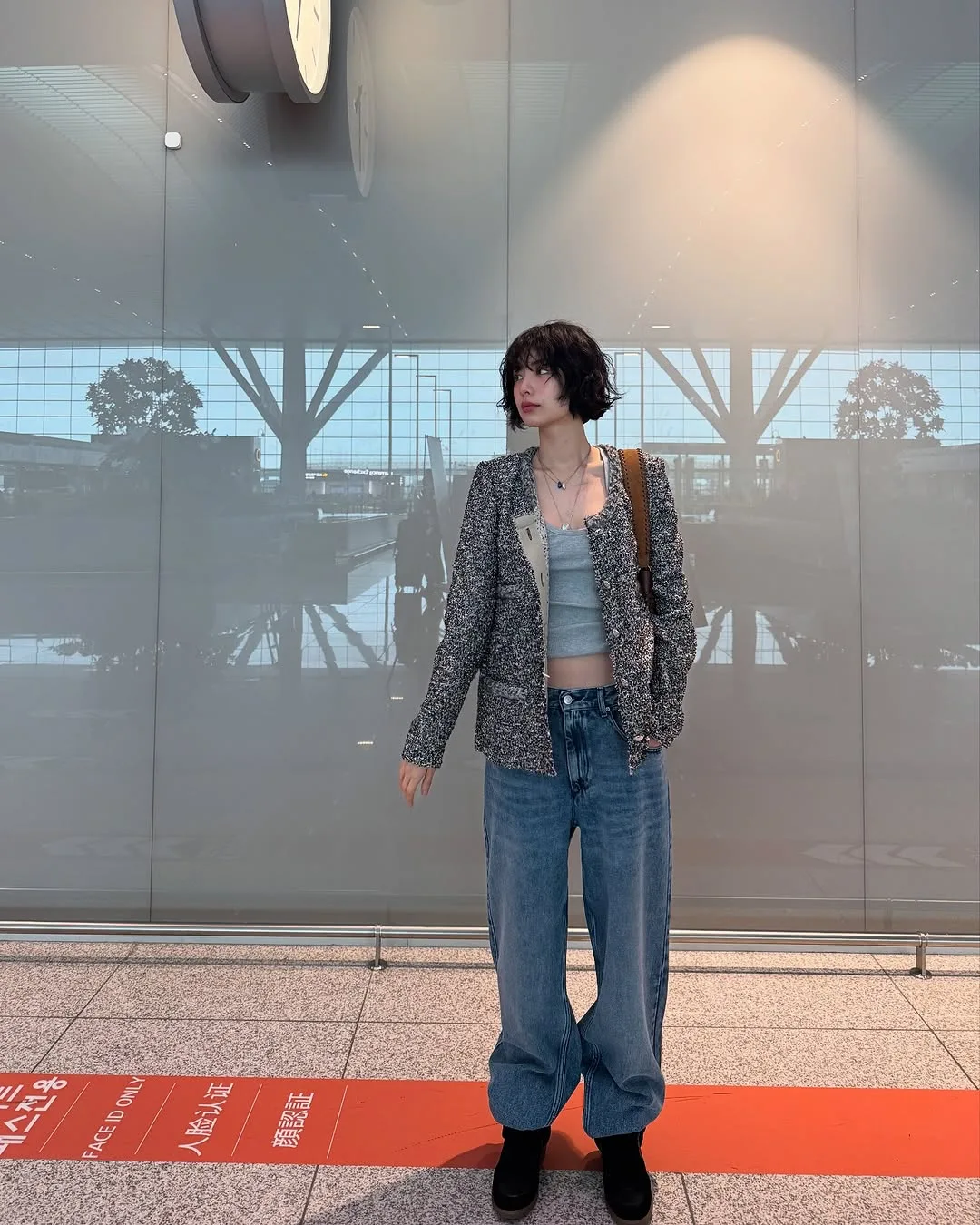 Quần jeans ống suông thanh lịch, giải pháp hoàn hảo cho phong cách Smart-Casual.