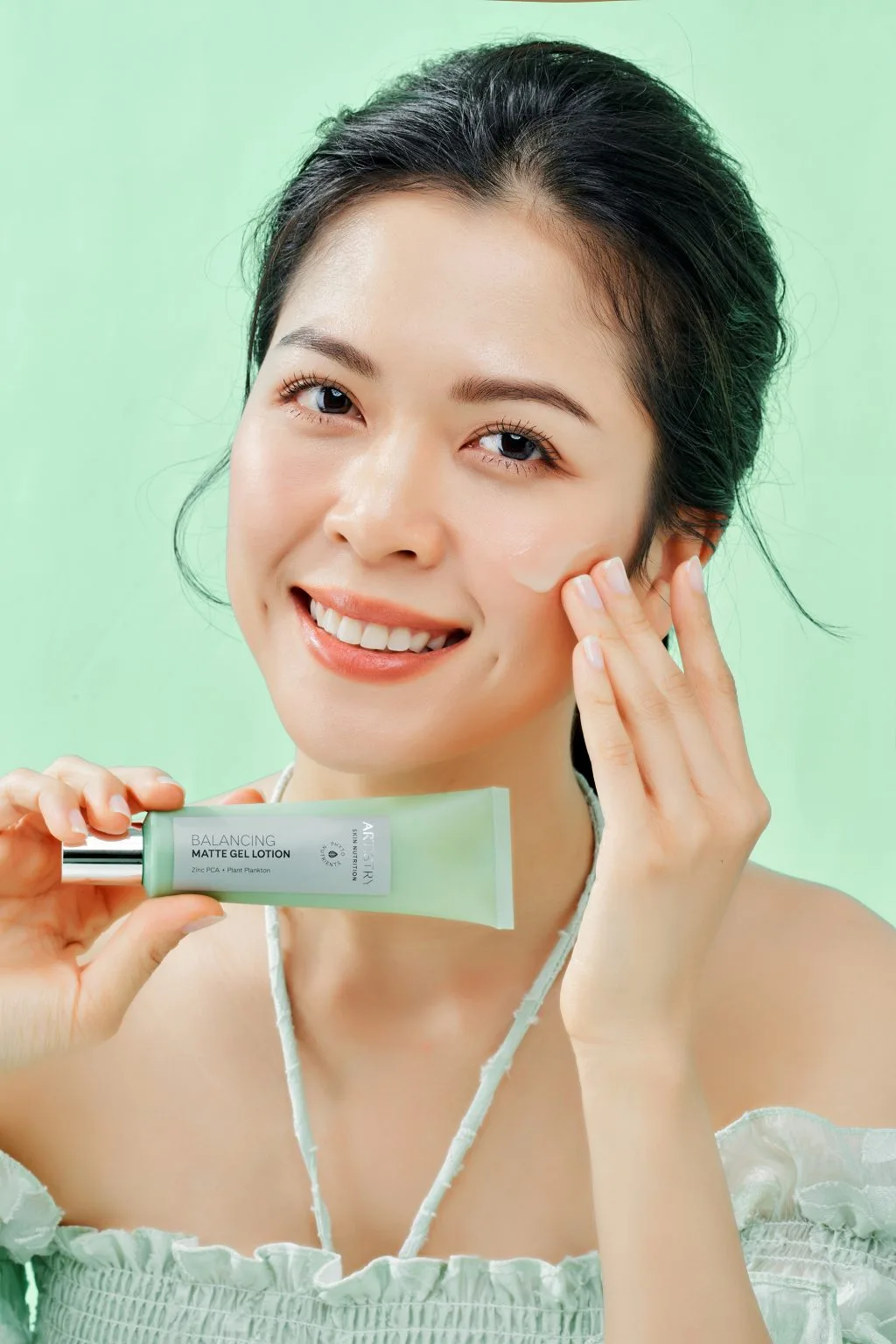 Cần bằng ẩm cho da dầu khỏe khoắn hơn