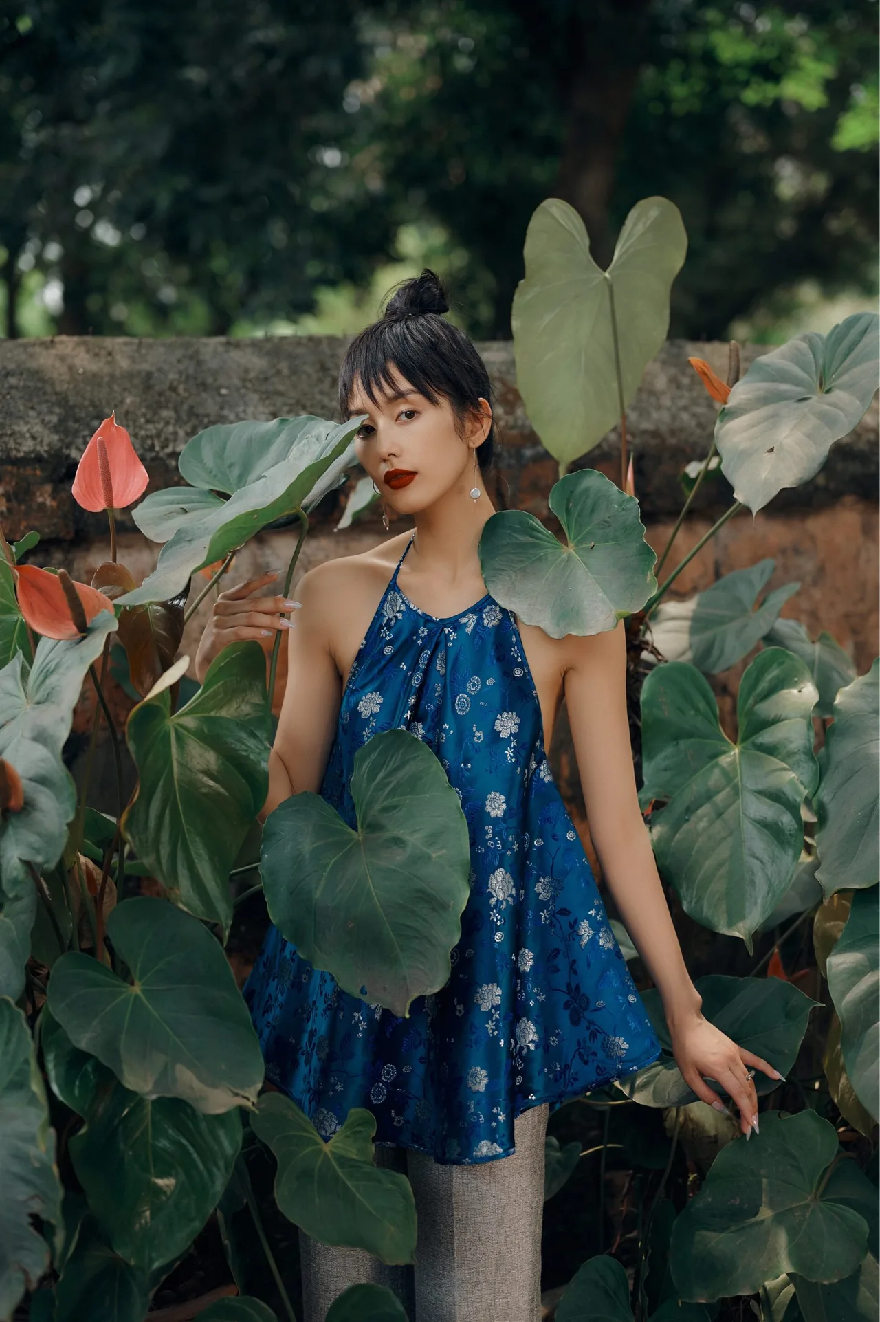 Yếm lụa xanh Thuỷ Nguyễn