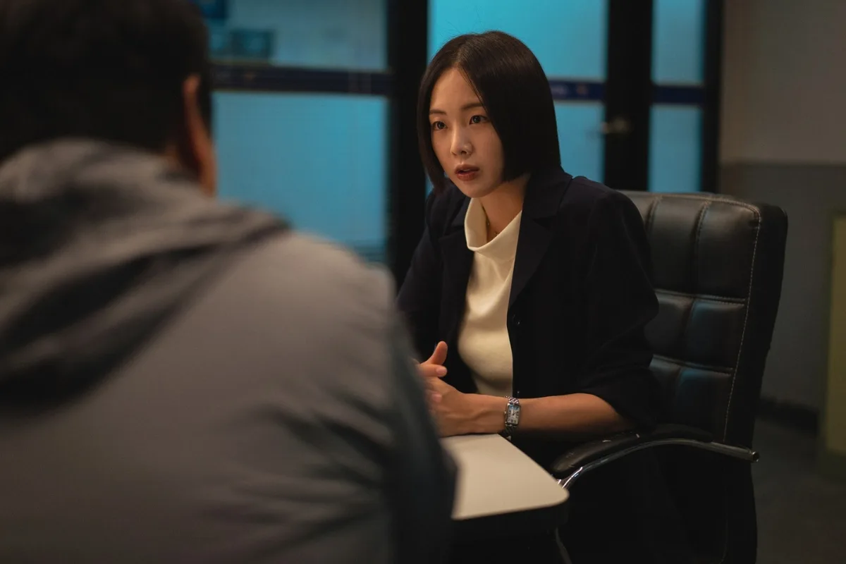 Geum Sae Rok trong vai công tố viên Cha Yi Yeon, phim Hoa Máu 2