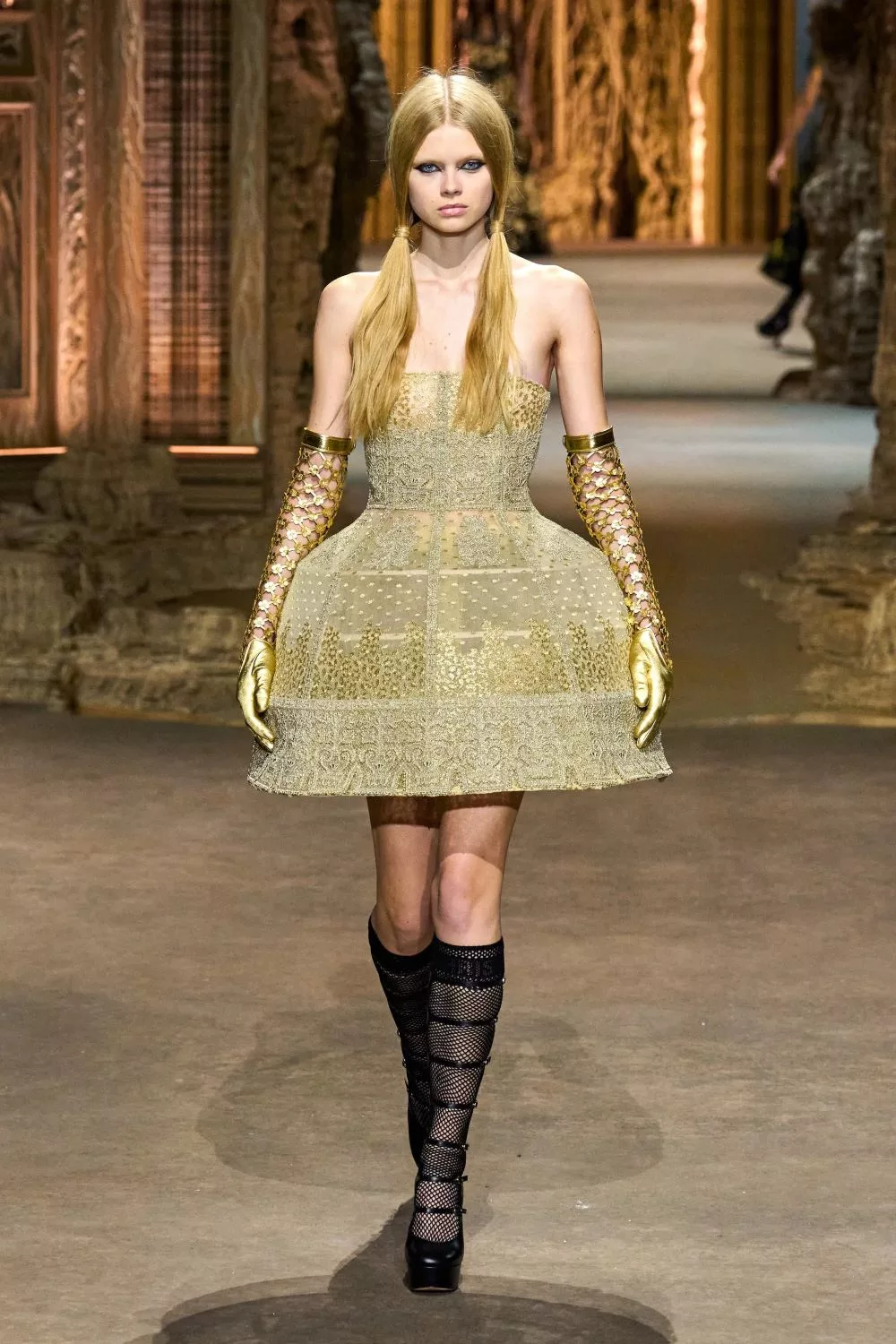 CD xuân hè 2023 look 80
