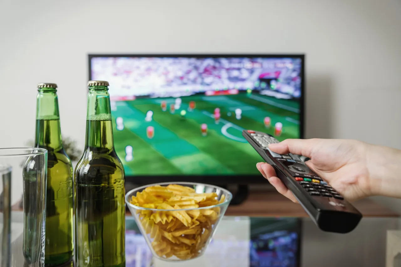 thức khuya mùa world cup: 5 bí quyết giúp cơ thể không kiệt sức