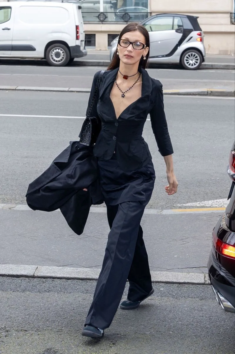 bella hadid công sở