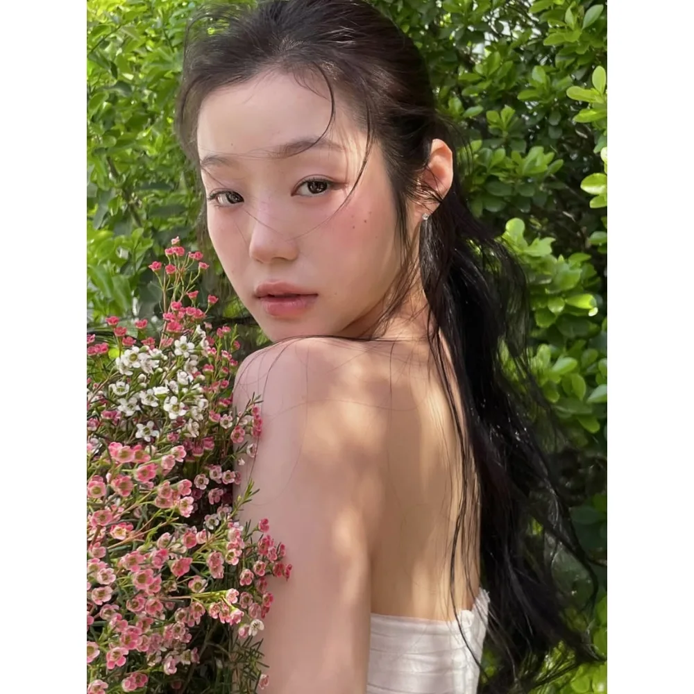 cô gái chụp ảnh góc nghiêng