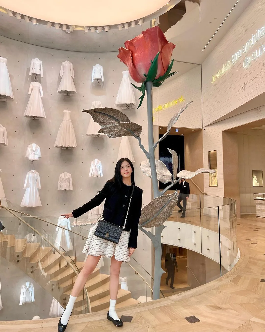 jisoo diện thời trang Dior tại paris Blackpink