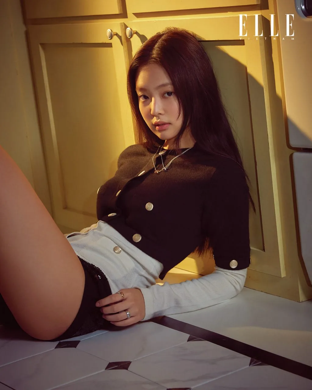 Jennie phối trang sức Chanel Jennie phối trang sức Chanel