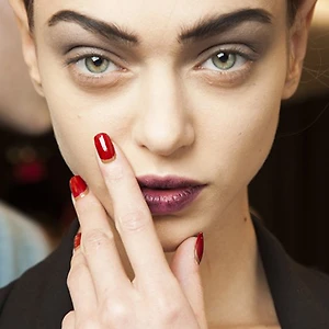 [365 Beauty tips] Cách trang điểm để thành nữ hoàng tiệc đêm
