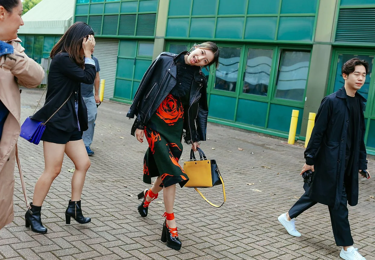 áo-khoác-da-stree-style-tuần-lễ-thời-trang-london-2017 (1)
