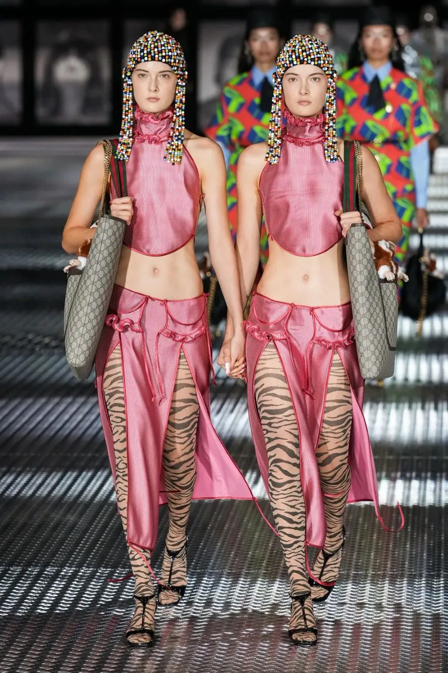 GG xuân hè 2023 look 16