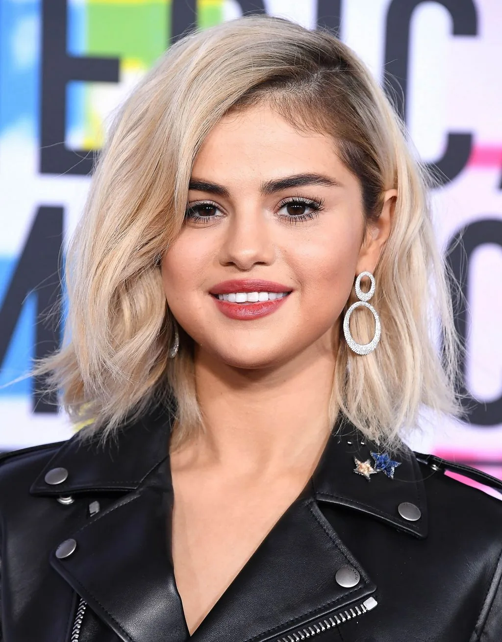 Selena Gomez bước qua thăng trầm Selena Gomez bước qua thăng trầm