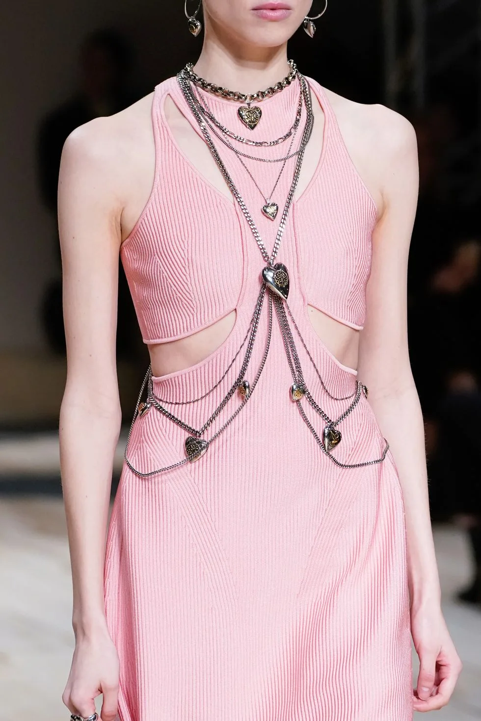 Alexander McQueen phụ kiện cơ thể