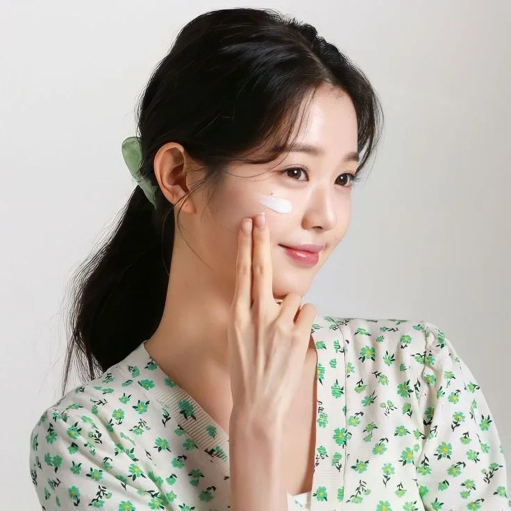 Đừng quên giữ ẩm cho làn da nhạy cảm của bạn.